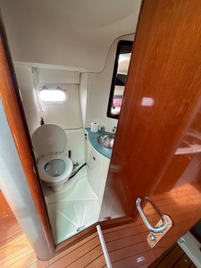 לה רושל Une Nuit Sur Un Bateau Linge & Menage Inclus מראה חיצוני תמונה