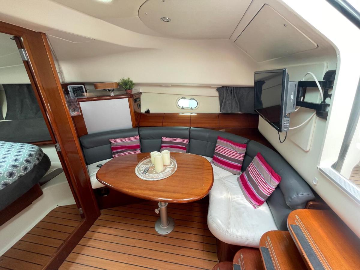 לה רושל Une Nuit Sur Un Bateau Linge & Menage Inclus מראה חיצוני תמונה
